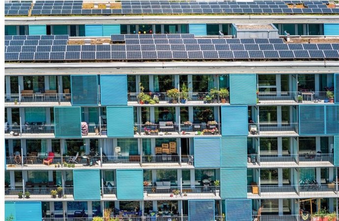 El Govern expone su plan para fomentar los paneles solares en las cubiertas de B