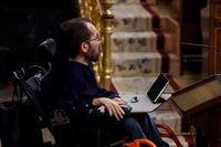 Echenique pide "perdón" a los españoles por el discurso de Vox en el Pleno: "Me produce vergüenza ajena"