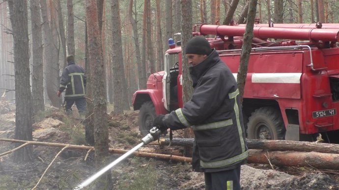 Ucrania.- Los incendios forestales persisten desde hace semanas en Chernóbil sin