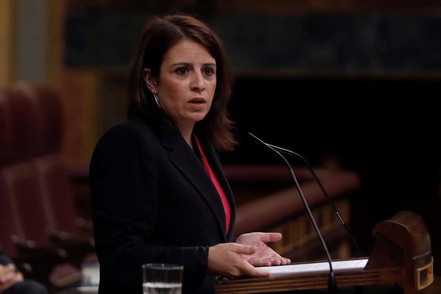 La portavoz socialista, Adriana Lastra, durante su intervención en el pleno del Congreso, este miércoles.