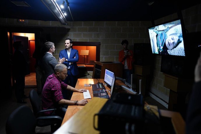 Imagen de recurso del vicepresidente de la Comunidad de Madrid, Ignacio Aguado, con representantes del sector auidovisual.