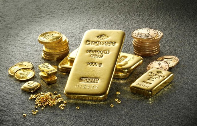 Lingotes y monedas de oro físico