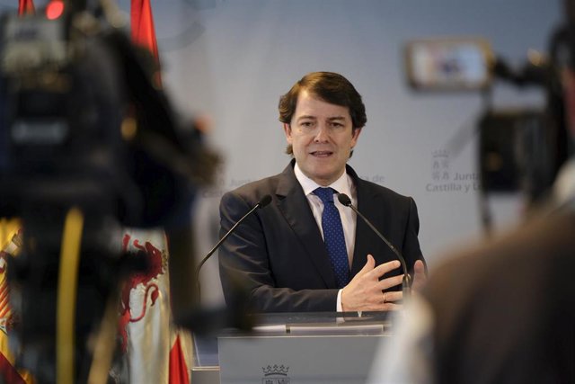 El presidente de la Junta, Alfonso Fernández Mañueco, durante la rueda de prensa.