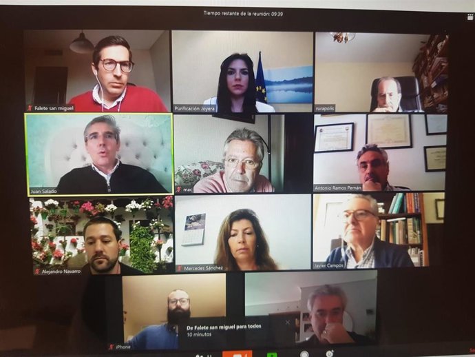 Joyera (segunda por arriba) participa en un encuentro telemático con el sector turístico cordobés