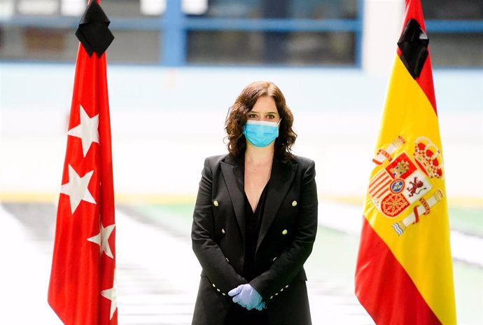 La presidenta de la Comunidad de Madrid, Isabel Díaz Ayuso, en el evento de clausura de la morgue improvisada en el Palacio de Hielo