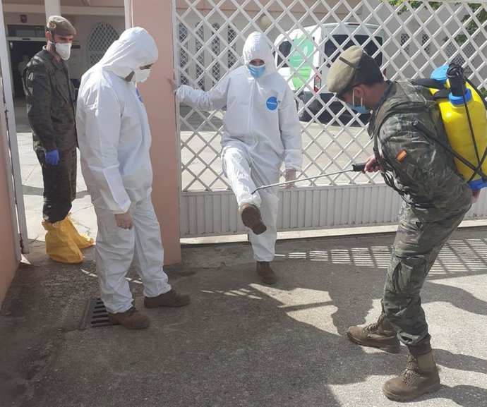 Efectivos del Ejército de Tierra ejercen labores de desinfección contra el coronavirus
