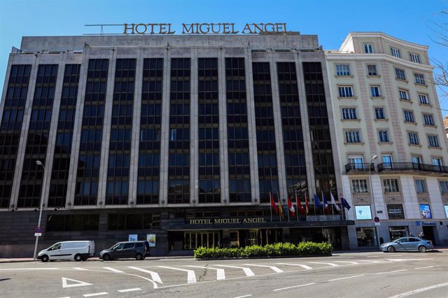Fachada del Hotel Miguel Ángel, uno de los hoteles medicalizados de Madrid. 