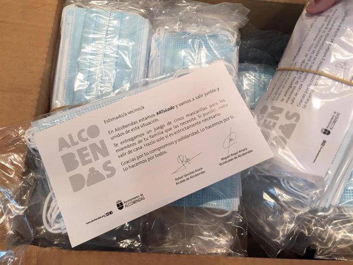 Reparto de mascarillas de protección en Alcobendas.