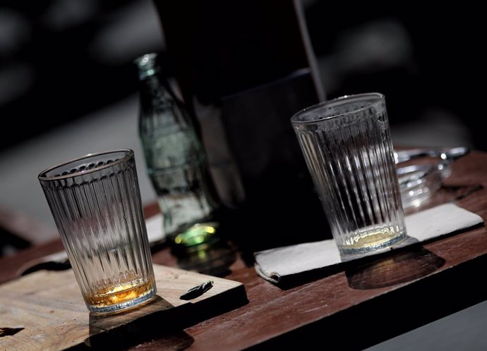 Gots en una taula d'un bar (foto de recurs)