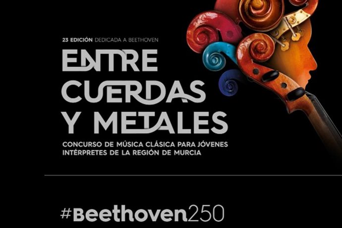 Entre Cuerdas y Metales rememora el 250 aniversario de Beethoven tocando en directo en el autobús urbano de la línea 18