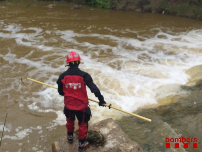 Búsqueda de un desaparecido en el río Gurri de Vic