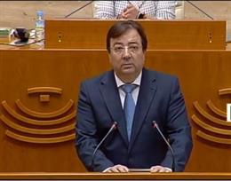El presidente de la Junta de Extremadura, Guillermo Fernández Vara, en su comparecencia en la Asamblea