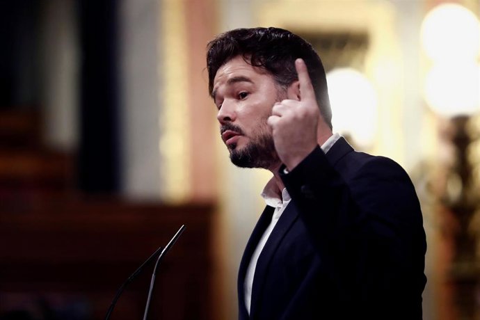 El portavoz de ERC, Gabriel Rufián, durante su comparecencia en el pleno celebrado este miércoles en el Congreso, donde el gobierno expone los resultados de los últimos consejos europeos y los motivos por los que solicita una nueva prórroga del estado d
