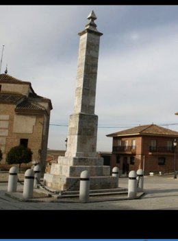 Monolito en memoria de los comuneros.