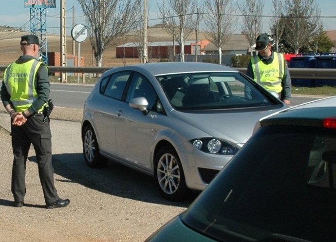 Coche abandonado por el joven investigado en Zamora.