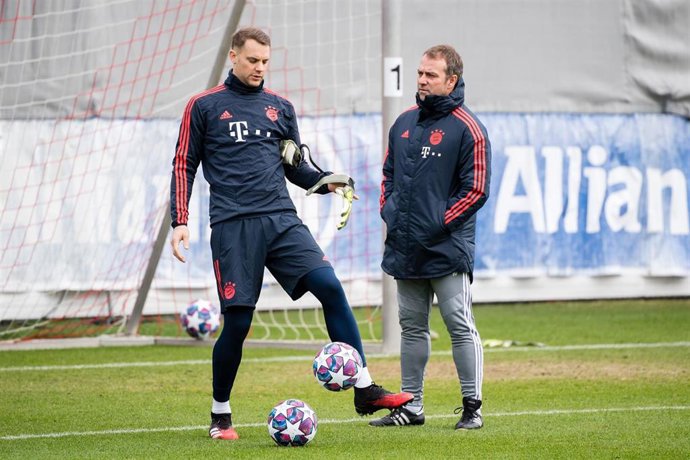 Flick y Neuer durante un entrenamiento del Bayern