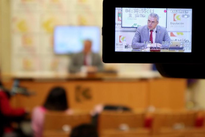 El presidente de Eprinsa, Víctor Montoro, en una rueda de prensa