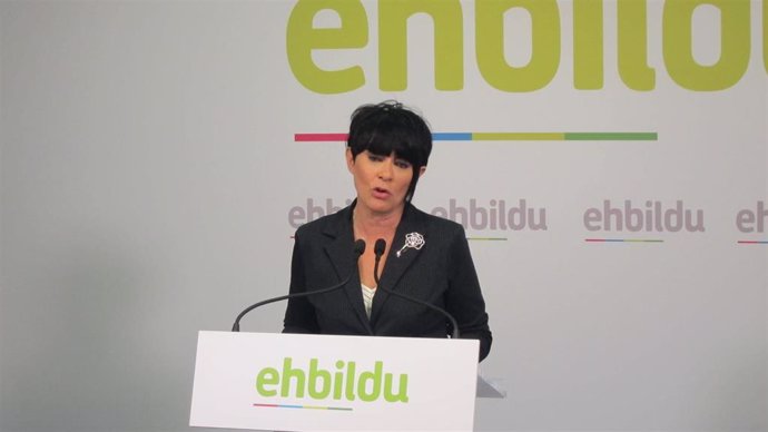 La candidata a lehendakari de EH Bildu, Maddalen Iriarte, en una rueda de prensa en Bilbao.