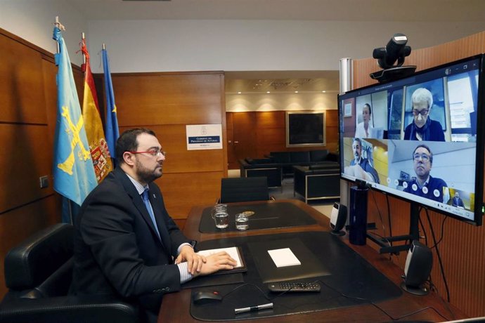 El presidente del Gobierno asturiano, Adrián Barbón, participa en la reunión telemática del Consejo de Gobierno del Principado de Asturias.