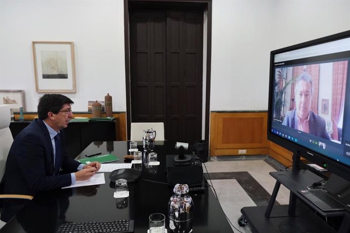 Reunión telemática del alcalde de Sevilla, Juan Espadas, y el vicepresidente de la Junta de Andalucía y consejero de Turismo, Regeneración, Justicia y Administración Local, Juan Marín