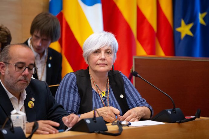 La candidata de Guanyem, Dolors Sabater, intervé en la sessió de constitució de l'Ajuntament de Badalona on ha estat nomenat alcalde de la ciutat catalana Alex Pastor.