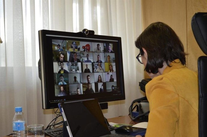 La mininstra de Industria, Comercio y Turismo, Reyes Maroto, durante una reunión telemática con la Confederación Española de Jóvenes Empresarios (Ceaje)