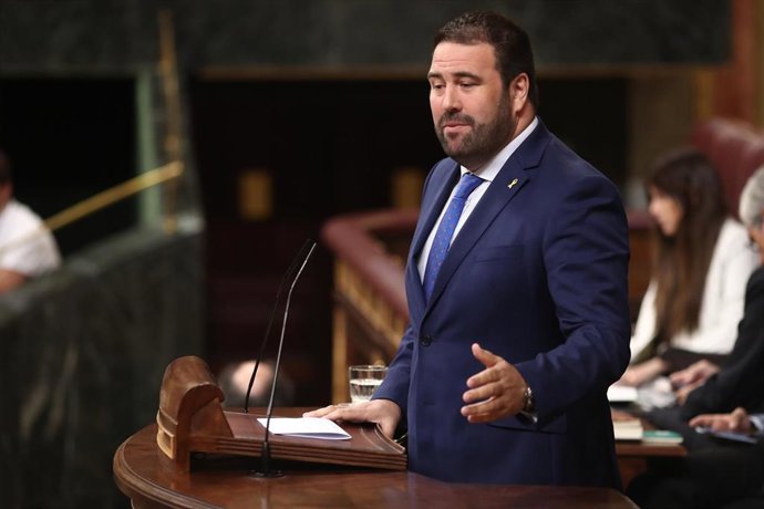 El diputado de EH Bildu, Jon Iñarritu, interviene en una sesión de control al Gobierno en 2019