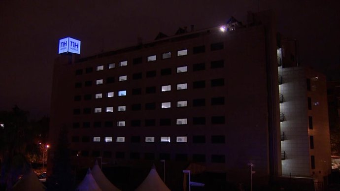 NH Ventas felicita a una vecina en su cumpleaños.