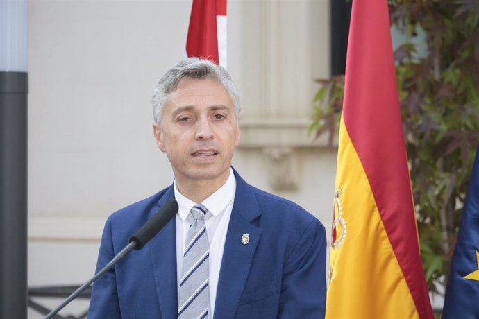 El consejero de Gobernanza Pública, Francisco Ocón, durante su intervención en el acto de toma de posesión de los nuevos consejeros del Ejecutivo del Gobierno de La Rioja.