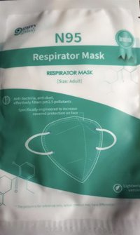 Retiran mascarillas defectuosas de la residencia más grande de Madrid, que acumula más de 100 fallecidos