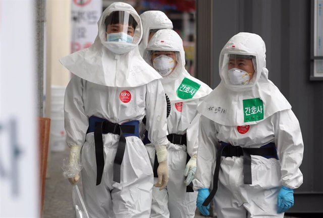 Personal sanitario en Daegu, Corea del Sur, durante la pandemia del coronavirus. 