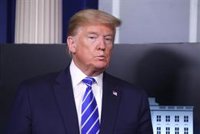 Trump sugiere tratar el coronavirus con "una inyección" de "desinfectante" o con "luz solar"