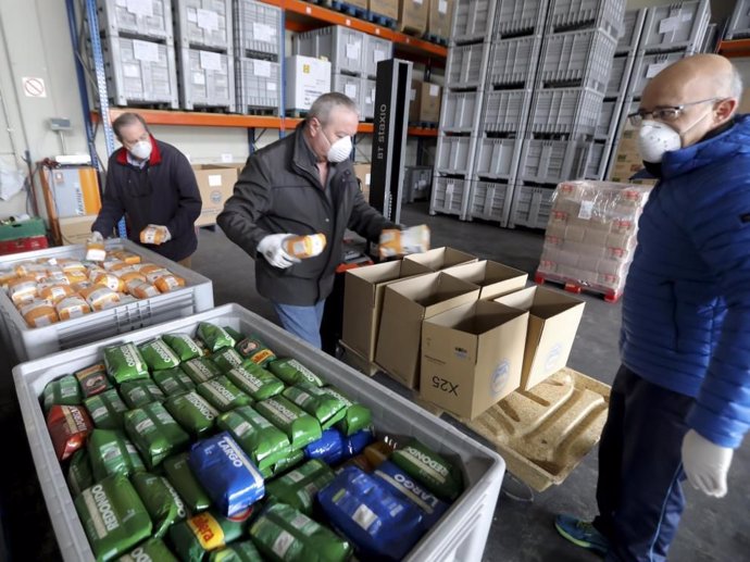 COMUNICADO:KFC aporta 10 toneladas de alimentos a los Bancos de Alimentos y comb