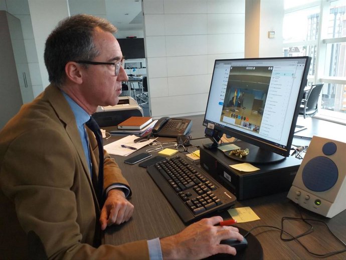 El consejero de Salud del Principado, Pablo Fernández Muñiz, participa en una reunión telemática del Consejo Interterritorial