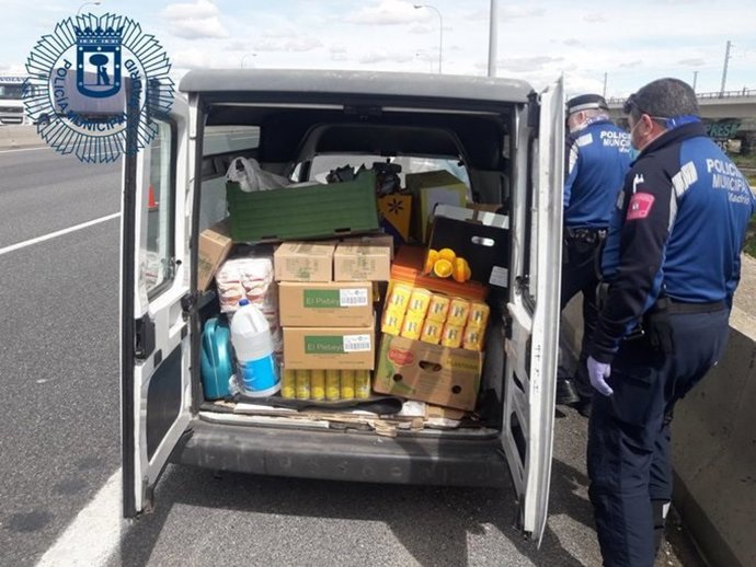 Imagen de la furgoneta que conducía un conductor detenido por Policía Municipal de Madrid al no tener carnet.