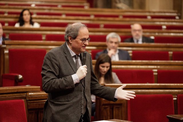 El presidente del Govern, Quim Torra, en el primer pleno del Parlament durante la crisis por coronavirus.