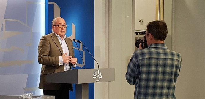 El portavoz parlamentario del PP, Carmelo Barrio, comparece en el Parlamento vasco