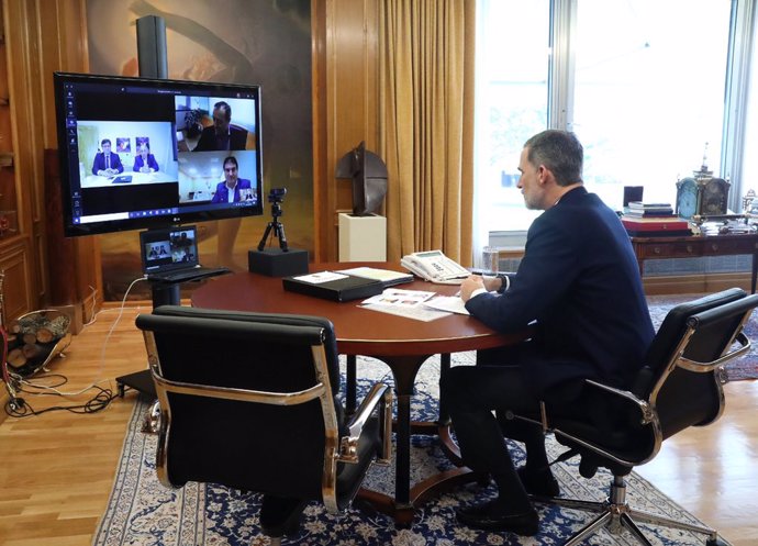Don Felipe VI ha mantenido una videoconferencia con responsables de Oviaragón y del Consorcio de Promoción del Ovino de Castilla y León, Castilla-La Mancha y Navarra