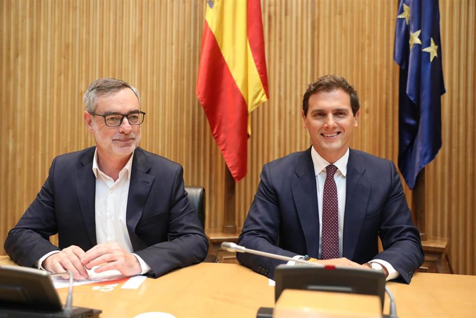 El exsecretario general de Ciudadanos José Manuel Villegas y el expresidente del partido Albert Rivera. 