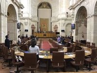 El Parlamento andaluz se suma al apoyo a los sanitarios y a los homenajes en recuerdo a las víctimas del Covid-19
