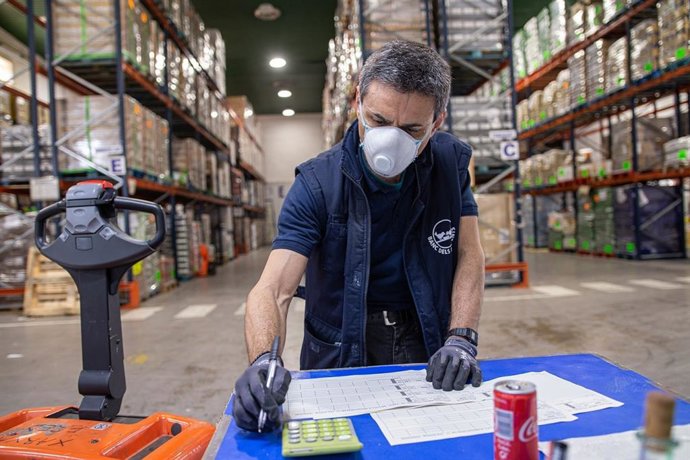 Endesa dona 300.000 euros al Banc dAliments por la pandemia.