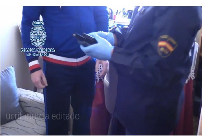 Imagen de uno de los registros domiciliarios practicados por la Policía Nacional