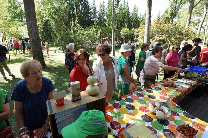 Mercadillo con motivo del inicio de la campaña primavera-verano en los huertos ecológicos del Ayuntamiento de Valladolid