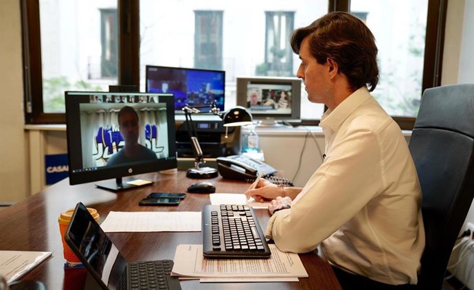 El vicesecretario de Comunicación del PP, Pablo Montesinos, en una videconferencia con sindicatos policiales