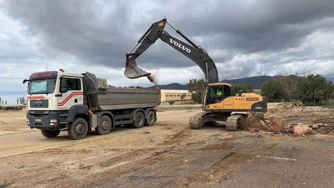Obra de la pista de atletismo y campo de rugby en la base de la Legión