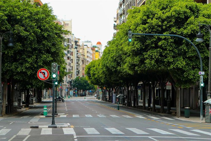 La calle Colon de Valencia desierta durante el Viernes Santo por el confinamiento impuesto por el Estado de Alarma provocado por el coronavirus, COVID19. En Madrid (España) a 10 de abril de 2020.