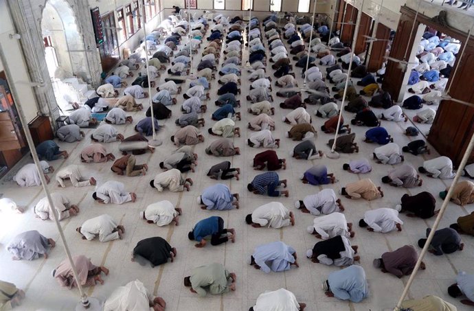 Distanciamiento social en mezquitas paquistaníes