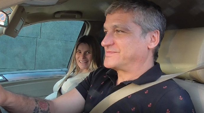 María Lapiedra y Gustavo González llegan al hospital en Barcelona