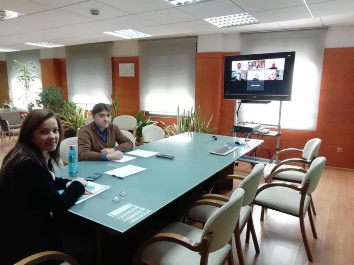 La delegada territorial de Turismo en Huelva, María Ángeles Muriel durante la reunión con el sector turístico de Huelva