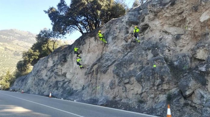 Obras en el talud de la A-331